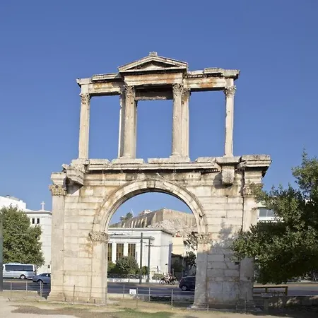 Apollonos At Heart Of Plaka Athens