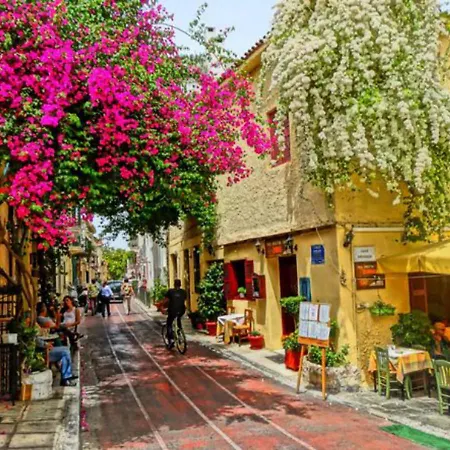 Apollonos At Heart Of Plaka * Atina